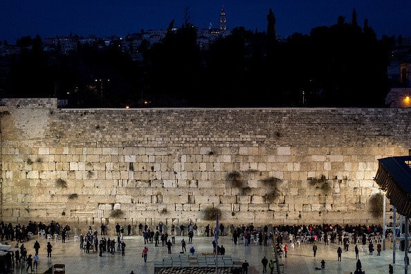 Ong Trump doi mu cau nguyen ben Buc tuong Than khoc hinh anh 6