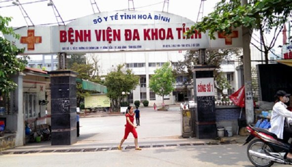 Hinh anh Soc phan ve tai Benh vien da khoa tinh Hoa Binh: So nguoi chet tiep tuc tang
