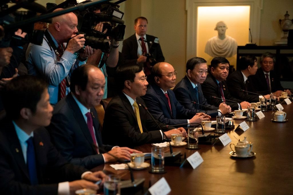 Thu tuong Nguyen Xuan Phuc gap TT Donald Trump tai Nha Trang hinh anh 7