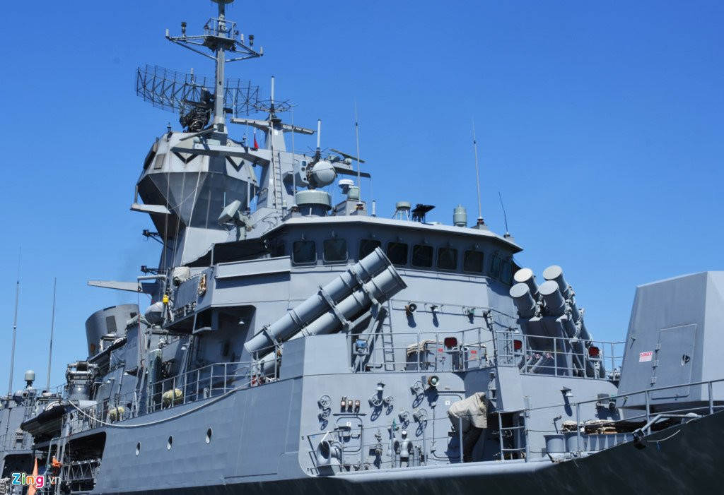 Can canh tau ten lua dan duong Australia dang o tham Da Nang hinh anh 4