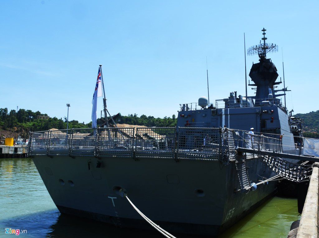 Can canh tau ten lua dan duong Australia dang o tham Da Nang hinh anh 5