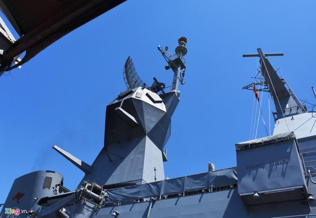 Can canh tau ten lua dan duong Australia dang o tham Da Nang hinh anh 6