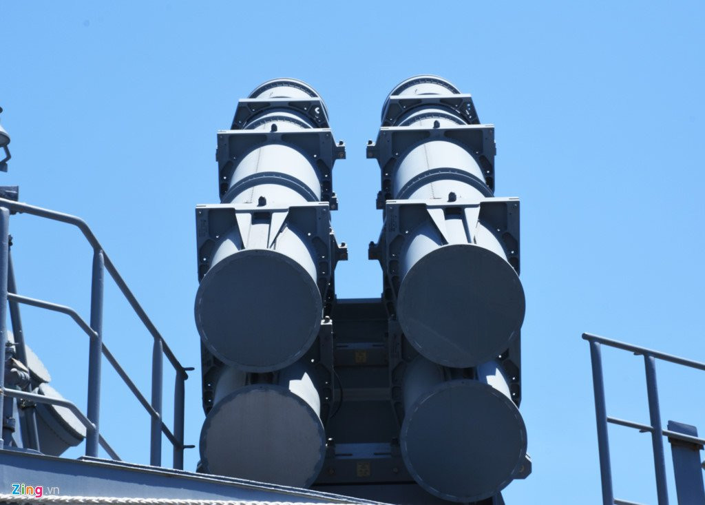 Can canh tau ten lua dan duong Australia dang o tham Da Nang hinh anh 8