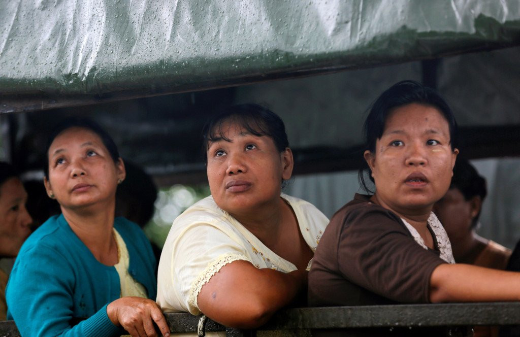 Nuoc mat trong le hoa thieu nan nhan vu roi may bay Myanmar hinh anh 3