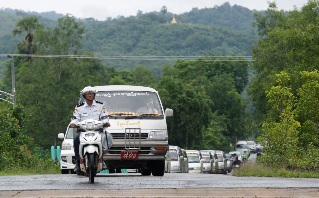 Nuoc mat trong le hoa thieu nan nhan vu roi may bay Myanmar hinh anh 1