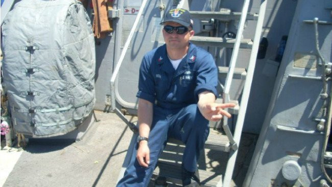 Thuy thu My hy sinh cuu 20 dong doi trong vu dam tau hinh anh 1