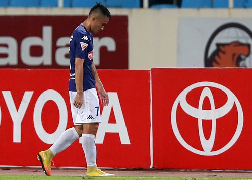 tuyen-thu-viet-nam-se-bi-phat-nguoi-vi-loi-vao-bong-triet-ha