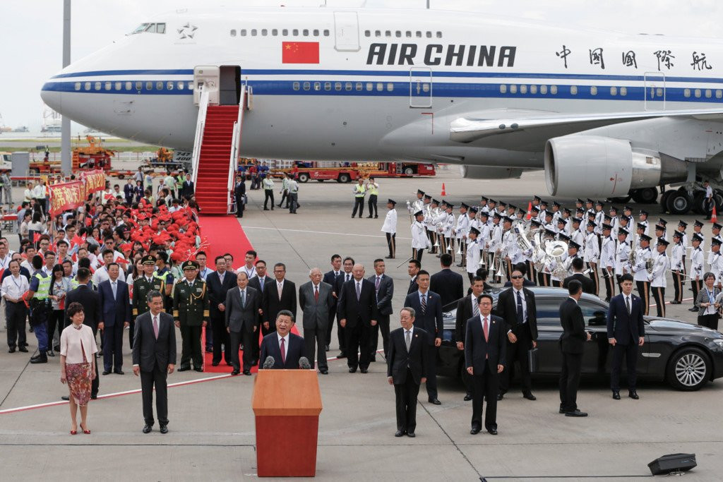 Ong Tap Can Binh bat dau chuyen tham Hong Kong hinh anh 4