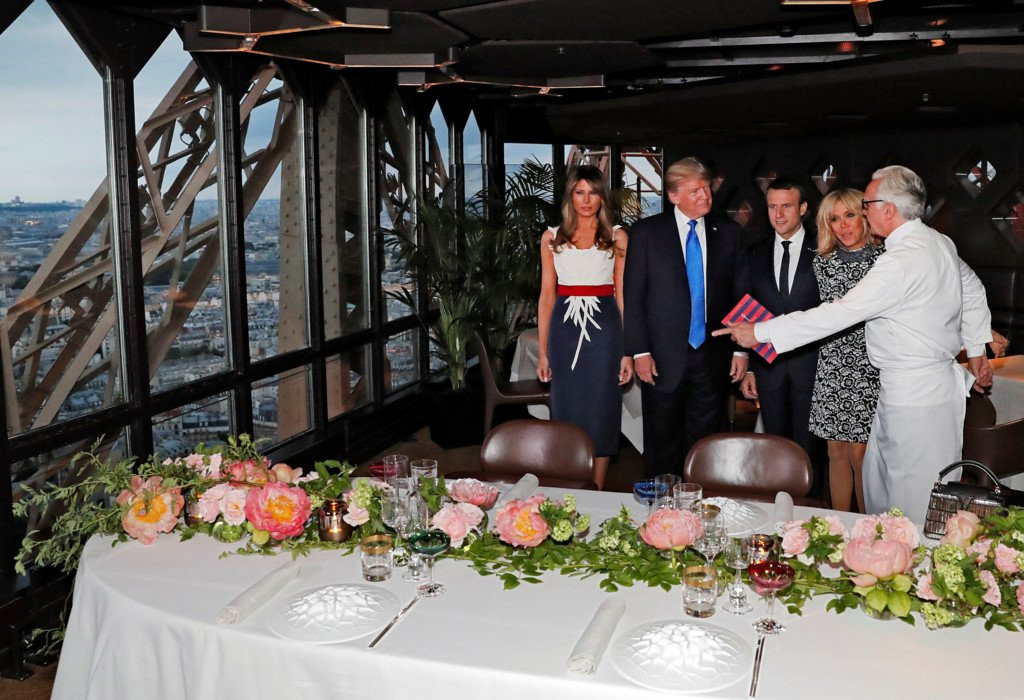 De nhat phu nhan Phap va My than thiet tren du thuyen song Seine hinh anh 7