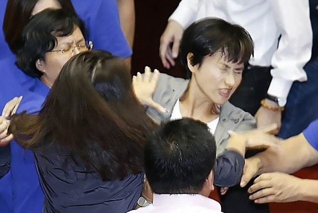 424B105200000578-4693476-image-a-44_1499958636752