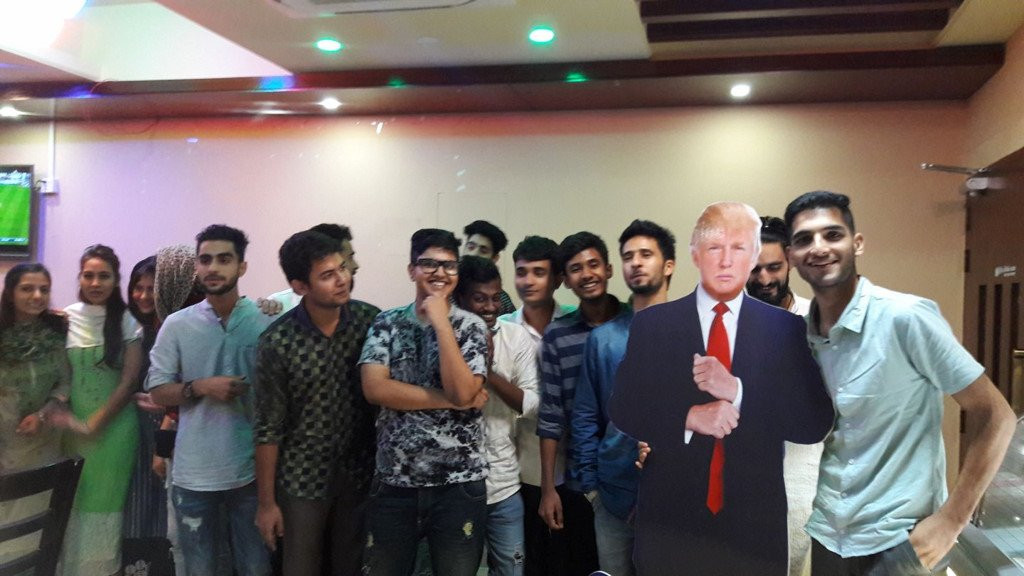 Cafe 'Donald Trump' hut khach tai Bangladesh hinh anh 5