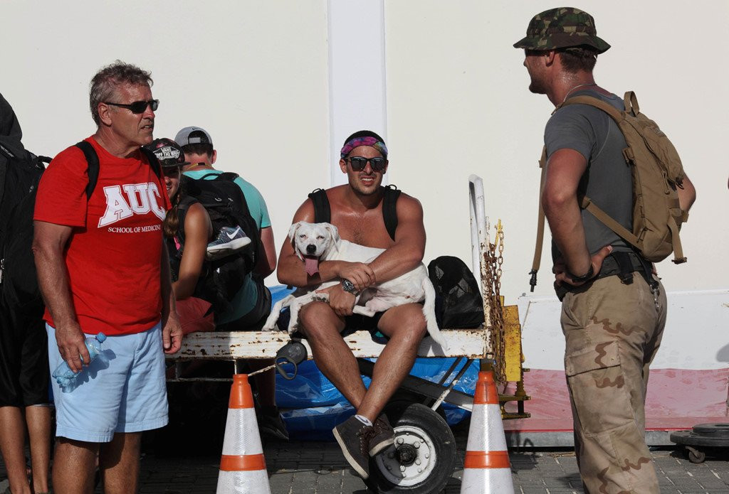 Nuoc mat va nu cuoi cua nhung nguoi di qua con ac mong Irma hinh anh 9