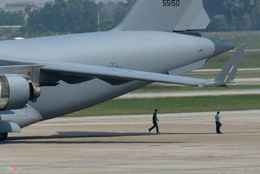 May bay van tai doan Tong thong Donald Trump den Ha Noi hinh anh 4