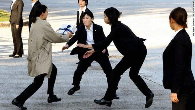 Nu biet doi Nhat Ban bao ve de nhat phu nhan My hinh anh 1