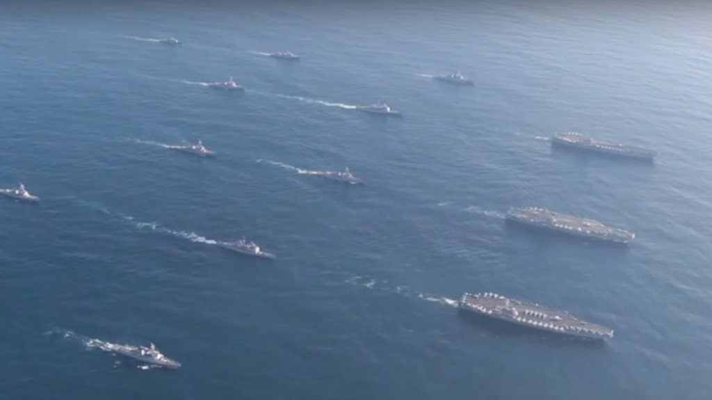 Cac sieu tau san bay My pho dien suc manh, canh bao Trieu Tien hinh anh 10