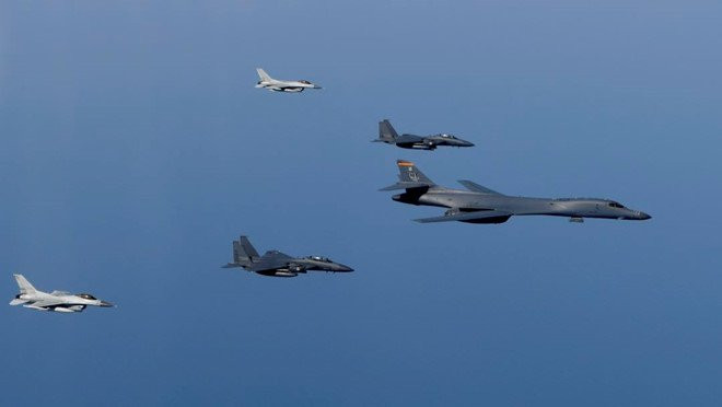 My dieu 'quai vat nem bom' B-1B thi uy voi Trieu Tien hinh anh 1