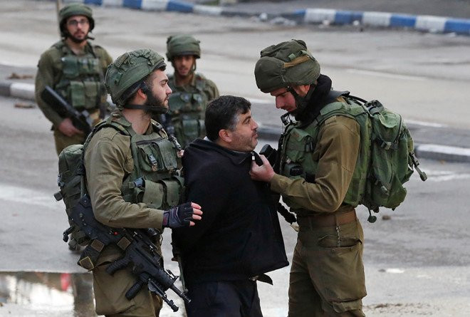 Bao luc bung phat, Israel bi tan cong bang ten lua hinh anh 1