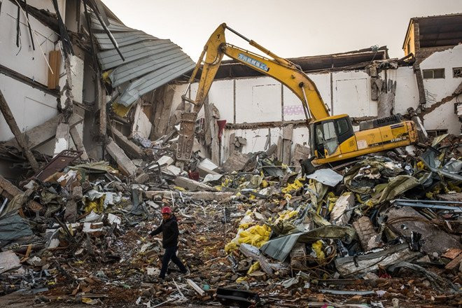 Hang nghin ngoi nha kem an toan bi pha huy o Bac Kinh hinh anh 1