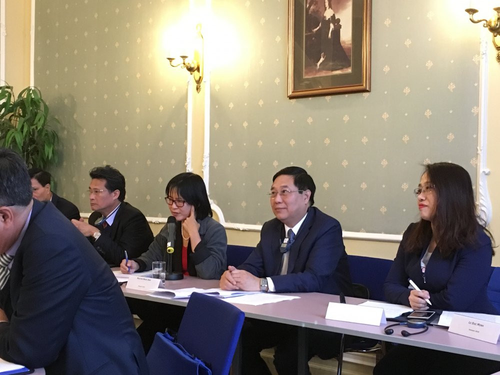 3C252C06-1165-4DDD-B8F6-9169F1A4855C 3