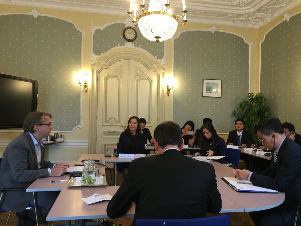 9DC06CB7-7355-46C4-93BB-D6D910278BD4