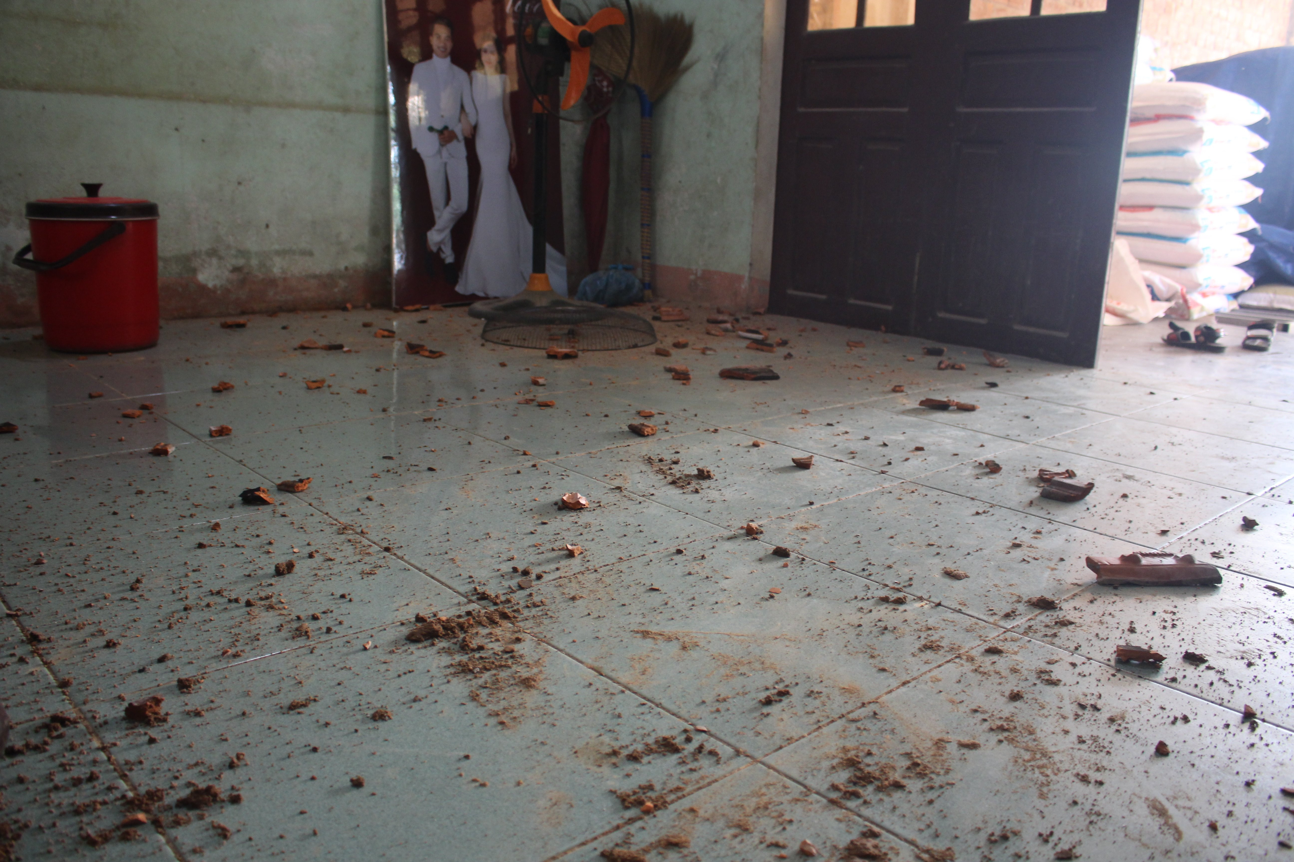 Bom phát nổ khi đang thi công, 1 người bị thương