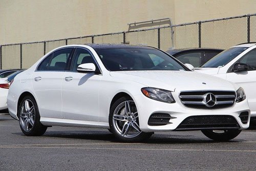 8. Mercedes-Benz E-Class (doanh số: 51.175 chiếc).
