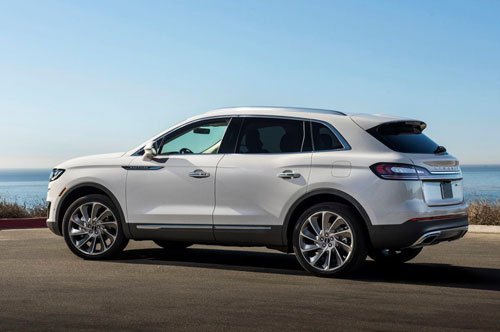 8. Lincoln Nautilus 2019 (giá khởi điểm: 40.340 USD).