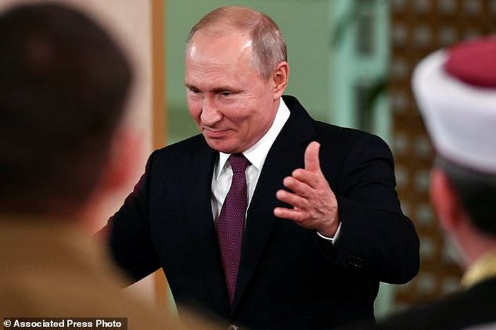 TongthongPutinthamCrimea1_KHRQ 4
