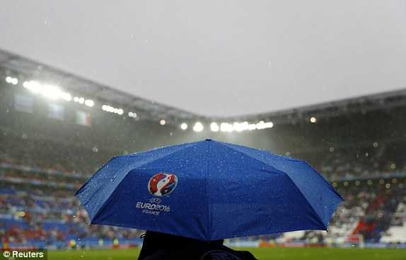 1465842088197_lc_galleryImage_Football_Soccer_Belgium_v