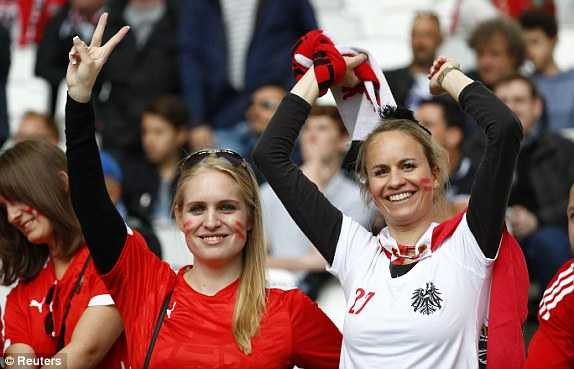 1465918028378_lc_galleryImage_Football_Soccer_Austria_v