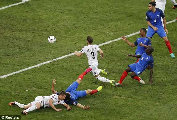 1466020182449_lc_galleryImage_Football_Soccer_France_v_