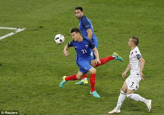 1466023564535_lc_galleryImage_Football_Soccer_France_v_
