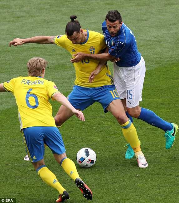 1466169878784_lc_galleryImage_epa05372146_Zlatan_Ibrahi