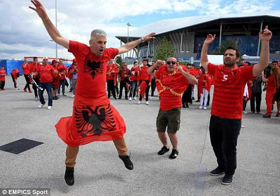1466358309414_lc_galleryImage_Albania_fans_show_support