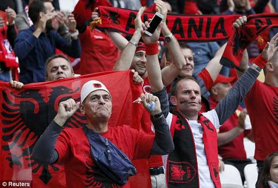 1466359560546_lc_galleryImage_Football_Soccer_Romania_v