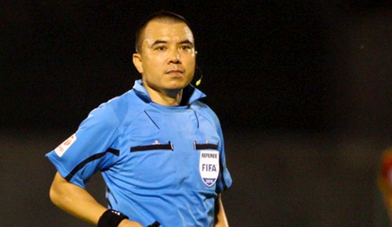 Trọng tài được công nhận đẳng cấp FIFA - ông Phùng Đình Dũng. Ảnh: Nguyễn Đăng.