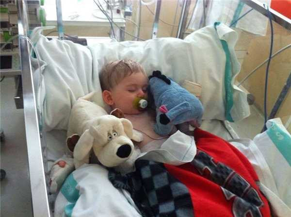 Cảm động trước hành động âm thầm cứu cậu bé thoát chết của Ronaldo