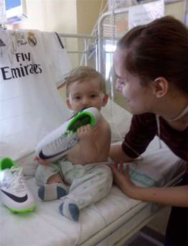 Cảm động trước hành động âm thầm cứu cậu bé thoát chết của Ronaldo