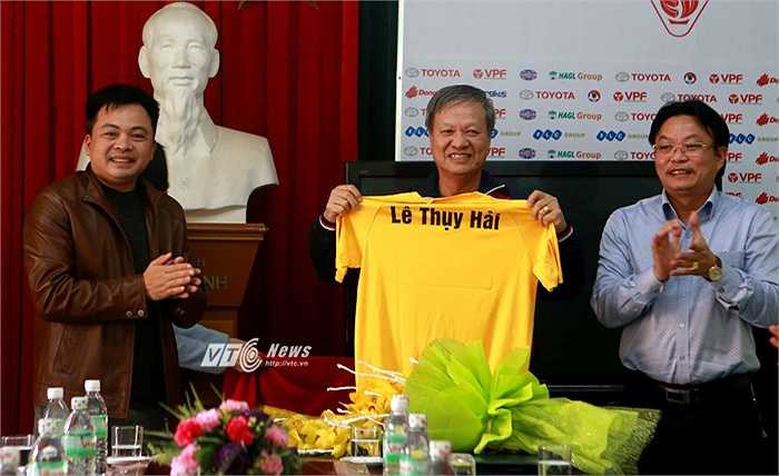 hlv-le-thuy-hai-thang-tran-ra-mat-flc-thanh-hoa-0