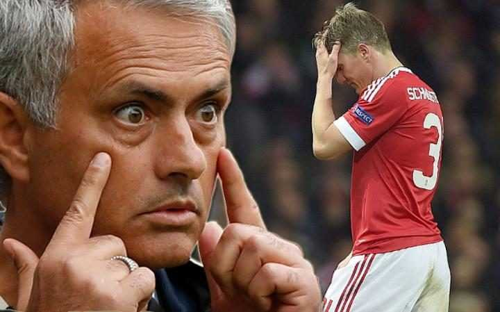 mourinho-schweinsteiger-large_trans++qVzuuqpFlyLIwiB6NTmJwfSVWeZ_vEN7c6bHu2jJnT8