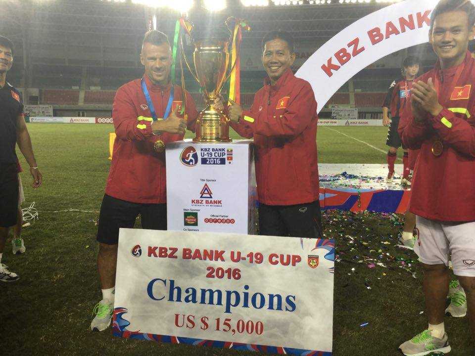 HLV Hoàng Anh Tuấn: 'U.19 Việt Nam có bị chê từ khán giả cũng là bình thường' - ảnh 1