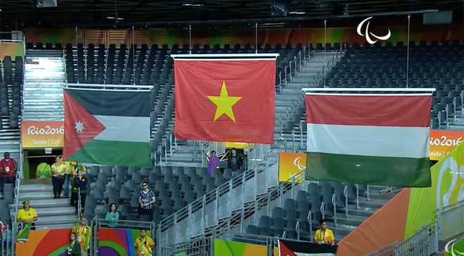 Đô cử Việt Nam nghẹn ngào khi nhận HC vàng Paralympic 2016 - ảnh thể thao