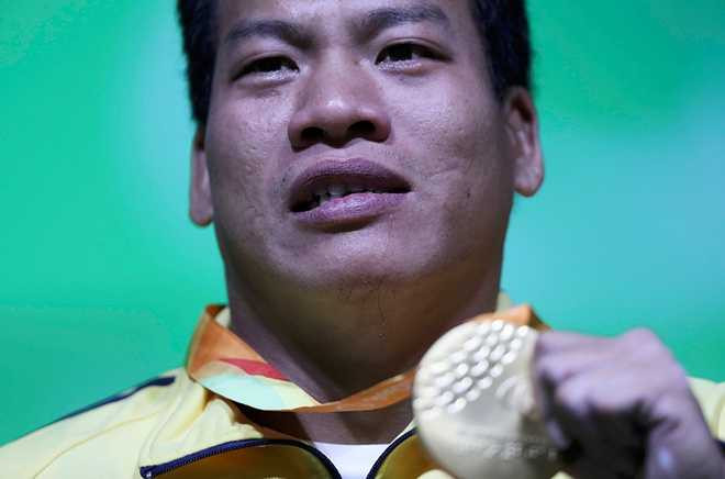 Đô cử Việt Nam nghẹn ngào khi nhận HC vàng Paralympic 2016 - ảnh thể thao