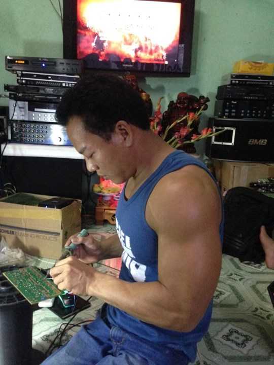 Dấu sắp đón nhận cơn mưa tiền thưởng, nhưng chắc chắn Văn Công vẫn tiếp tục gắn bó với nghề sửa điện tử lâu nay
