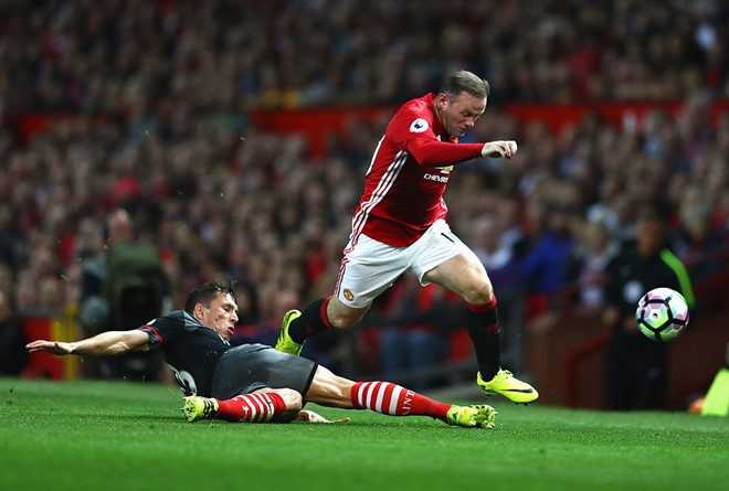 Quen Mourinho va Pep di, derby la cua Rooney hinh anh 1