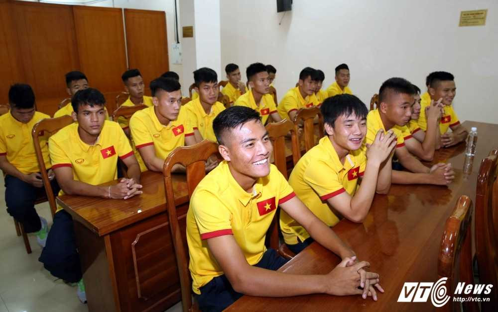 08QM - Hop bao va cong bo nha tai tro Giai U19 DNA 2016 07