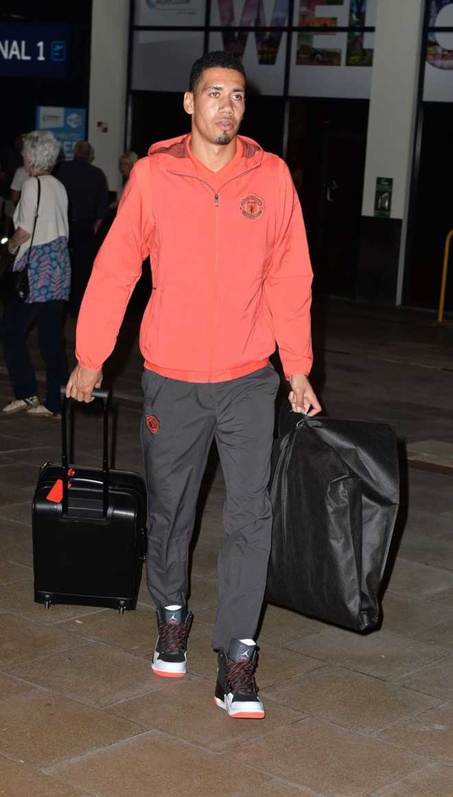 Dan sao MU cui mat tro ve sau that bai tai Europa League hinh anh 13