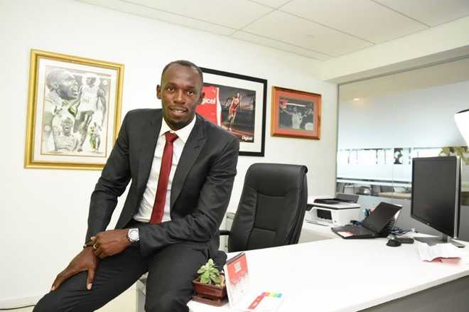 Usain Bolt khoe sieu xe ma vang trong ngay len lam giam doc hinh anh 3