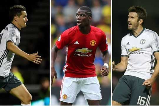 Bố trí hàng tiên vệ 3 người gồm (trái qua): Herrera, Pogba và Carrick sẽ là giải pháp cho Man United vào lúc này