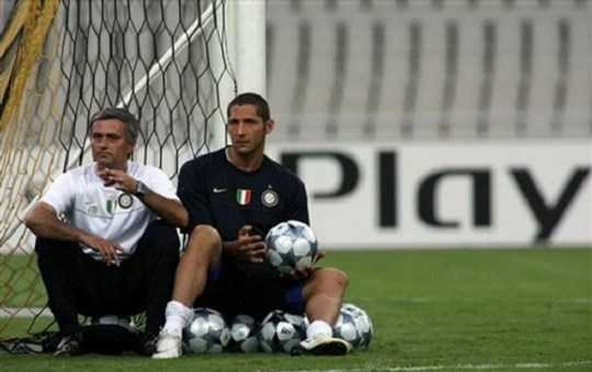 Materazzi từng đóng vai trò quan trọng thay mặt cho Mourinho ở phòng thay đồ Inter dù không đóng góp nhiều về chuyên môn